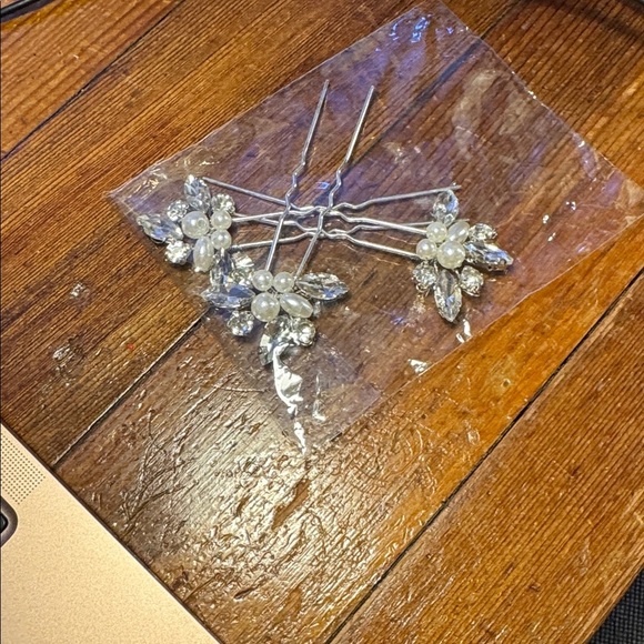 Set of 3 Crystal & Pearl Flower Hair Pins – Bridal or Formal Hair Accessories - Picture 2 of 2